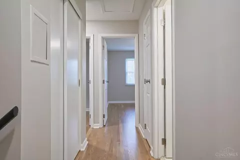 Entry Way - 2577 Cranbrook Dr, Cincinnati, OH 45231 photo 2 of 2