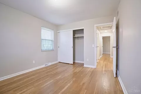 Bedroom - 2577 Cranbrook Dr, Cincinnati, OH 45231 photo 4 of 8