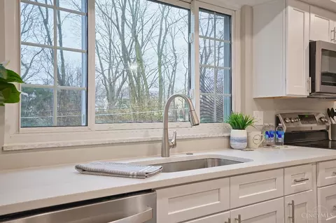 Kitchen - 2577 Cranbrook Dr, Cincinnati, OH 45231 photo 2 of 4
