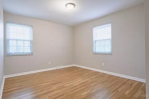 Bedroom - 2577 Cranbrook Dr, Cincinnati, OH 45231 photo 5 of 8