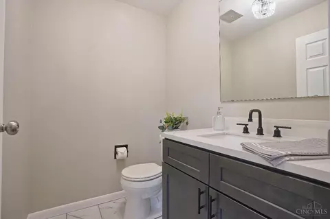 Bath - 2577 Cranbrook Dr, Cincinnati, OH 45231 photo 1 of 5