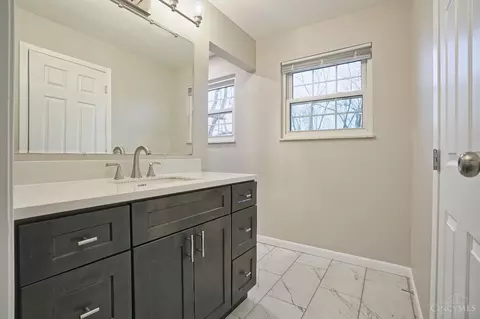 Bath - 2577 Cranbrook Dr, Cincinnati, OH 45231 photo 2 of 5