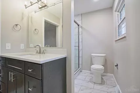 Bath - 2577 Cranbrook Dr, Cincinnati, OH 45231 photo 3 of 5