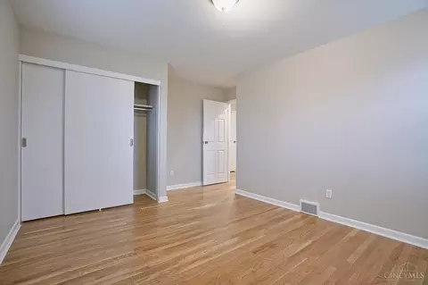 Bedroom - 2577 Cranbrook Dr, Cincinnati, OH 45231 photo 6 of 8