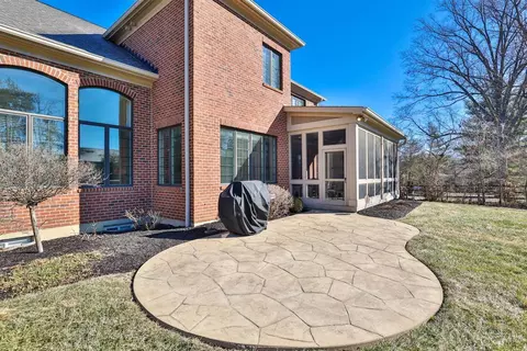 Exterior - 7963 Kugler Mill Rd, Cincinnati, OH 45243 photo 6 of 12