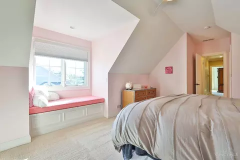 Bedroom - 7963 Kugler Mill Rd, Cincinnati, OH 45243 photo 7 of 8