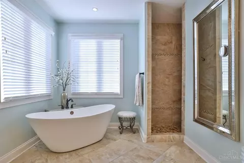 Bath - 7963 Kugler Mill Rd, Cincinnati, OH 45243 photo 1 of 8