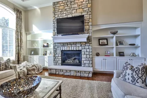 Living - 7963 Kugler Mill Rd, Cincinnati, OH 45243 photo 4 of 4