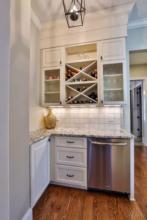 Kitchen - 7963 Kugler Mill Rd, Cincinnati, OH 45243 photo 7 of 8