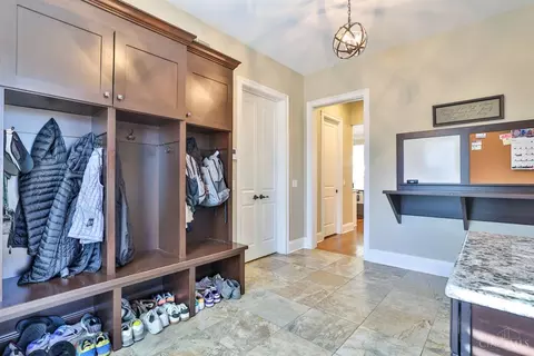 Entry Way - 7963 Kugler Mill Rd, Cincinnati, OH 45243 photo 2 of 2