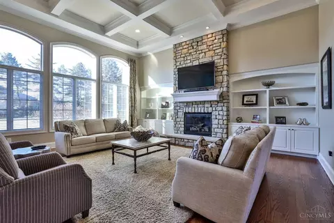 Living - 7963 Kugler Mill Rd, Cincinnati, OH 45243 photo 2 of 4