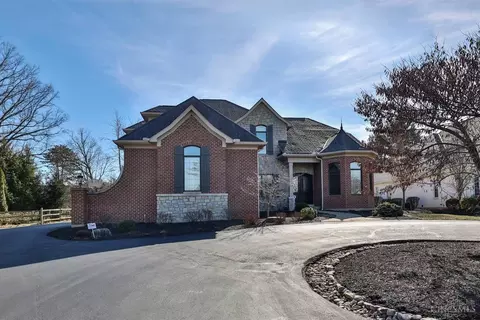 Exterior - 7963 Kugler Mill Rd, Cincinnati, OH 45243 photo 2 of 12