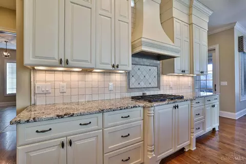 Kitchen - 7963 Kugler Mill Rd, Cincinnati, OH 45243 photo 8 of 8