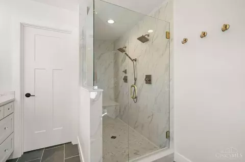 Bath - 4757 Alpine Ave, Blue Ash, OH 45242 photo 3 of 7