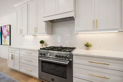 Kitchen - 4757 Alpine Ave, Blue Ash, OH 45242 photo 9 of 10