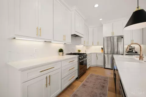 Kitchen - 4757 Alpine Ave, Blue Ash, OH 45242 photo 6 of 10