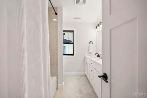 Bath - 4757 Alpine Ave, Blue Ash, OH 45242 photo 6 of 7