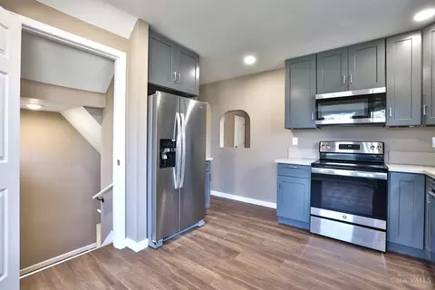 8216 Forest Rd, Cincinnati, OH 45255 photo 12