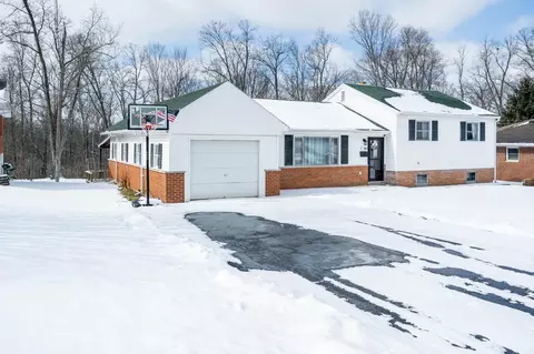 135 Greystone Dr, Hillsboro, OH 45133