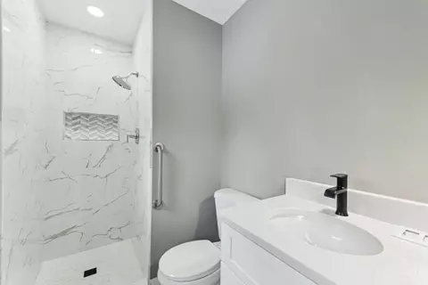 Bath - 1675 Newbrook Dr, Cincinnati, OH 45231 photo 1 of 2
