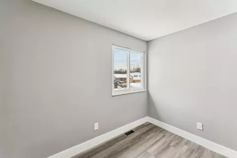 Bedroom - 1675 Newbrook Dr, Cincinnati, OH 45231 photo 7 of 10