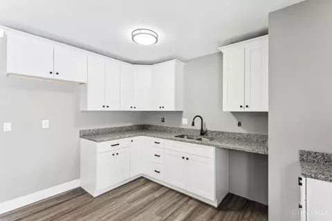 Kitchen - 1675 Newbrook Dr, Cincinnati, OH 45231 photo 2 of 4