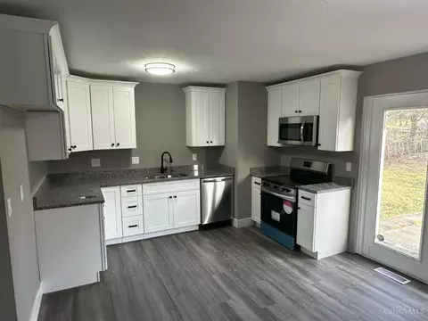 Kitchen - 1675 Newbrook Dr, Cincinnati, OH 45231 photo 4 of 4