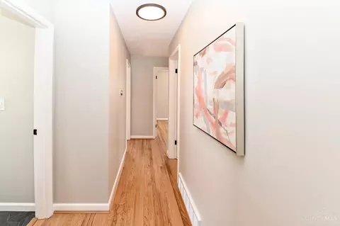 Entry Way - 1209 Dean Ct, Cincinnati, OH 45230 photo 3 of 3