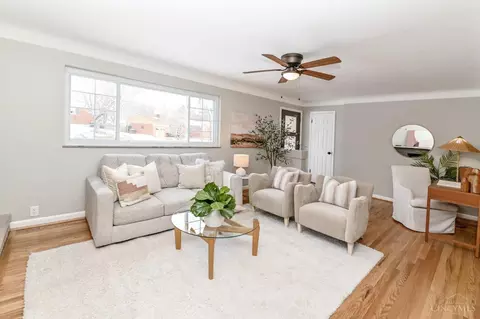 Living - 1209 Dean Ct, Cincinnati, OH 45230 photo 6 of 9