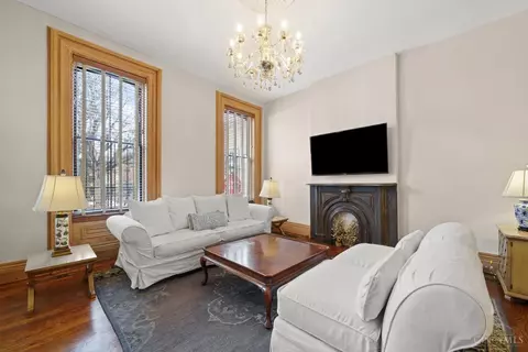 Living - 1828 Republic St, Cincinnati, OH 45202 photo 3 of 9