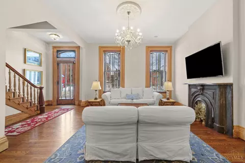 Living - 1828 Republic St, Cincinnati, OH 45202 photo 4 of 9