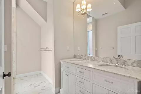 Bath - 1828 Republic St, Cincinnati, OH 45202 photo 3 of 7