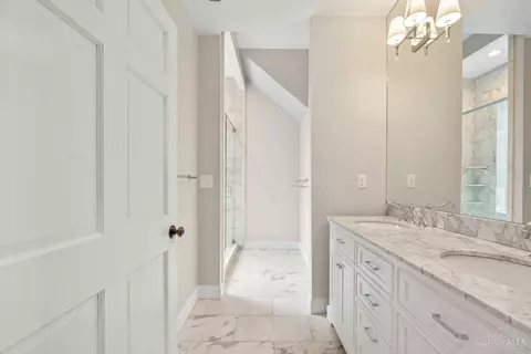 Bath - 1828 Republic St, Cincinnati, OH 45202 photo 2 of 7