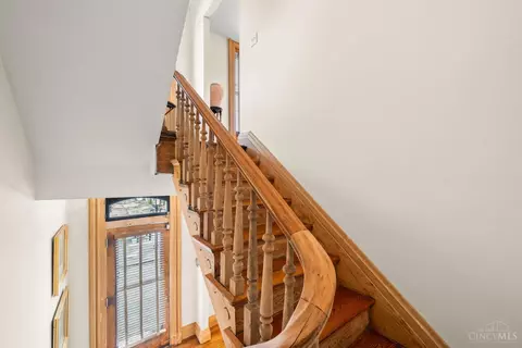 Entry Way - 1828 Republic St, Cincinnati, OH 45202 photo 3 of 5