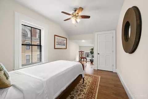 Bedroom - 1828 Republic St, Cincinnati, OH 45202 photo 5 of 6