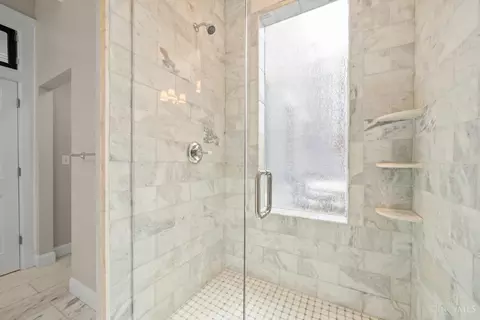 Bath - 1828 Republic St, Cincinnati, OH 45202 photo 5 of 7