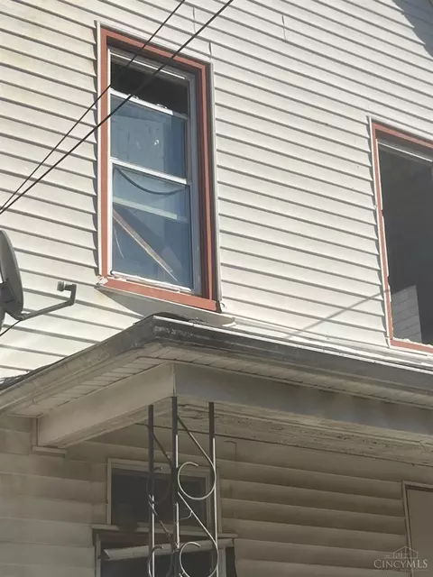 Exterior - 3546 Dick St, Cincinnati, OH 45220 photo 5 of 6