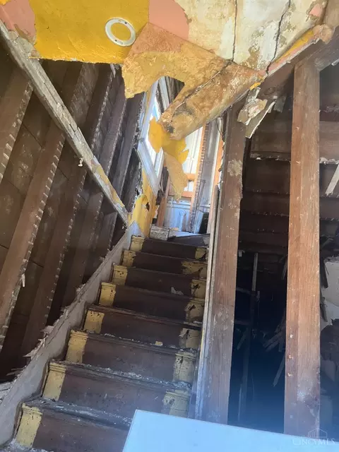 Entry Way - 3546 Dick St, Cincinnati, OH 45220 photo 3 of 4