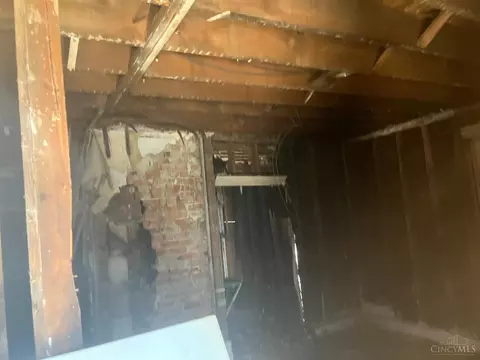Entry Way - 3546 Dick St, Cincinnati, OH 45220 photo 4 of 4