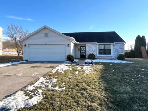 175 Green Knoll Dr, Franklin, OH 45005