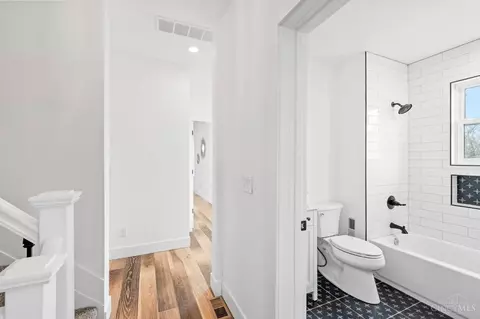 Entry Way - 3131 Hackberry St, Cincinnati, OH 45207 photo 7 of 11
