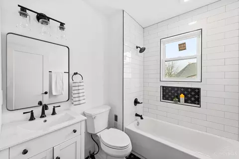 Bath - 3131 Hackberry St, Cincinnati, OH 45207 photo 2 of 6