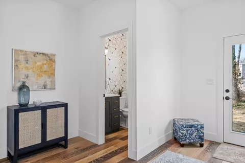 Entry Way - 3131 Hackberry St, Cincinnati, OH 45207 photo 4 of 11