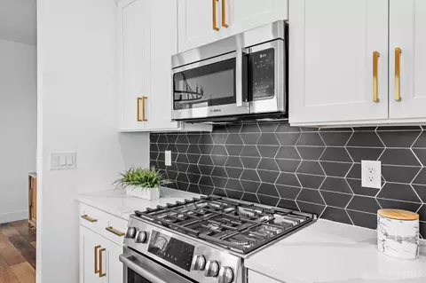 Kitchen - 3131 Hackberry St, Cincinnati, OH 45207 photo 4 of 6