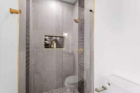 Bath - 3131 Hackberry St, Cincinnati, OH 45207 photo 6 of 6