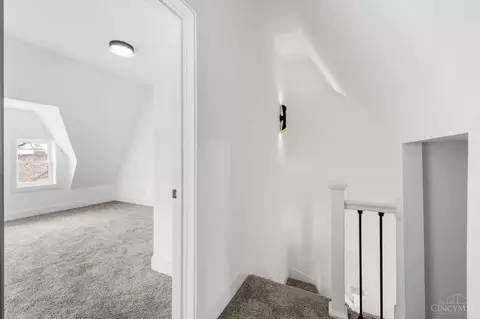 Entry Way - 3131 Hackberry St, Cincinnati, OH 45207 photo 10 of 11