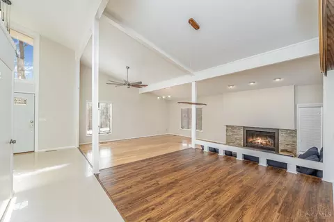 Living - 7 Legend Ct, Cincinnati, OH 45244 photo 2 of 6