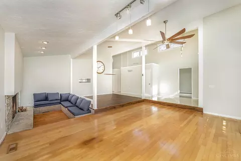 Living - 7 Legend Ct, Cincinnati, OH 45244 photo 1 of 6