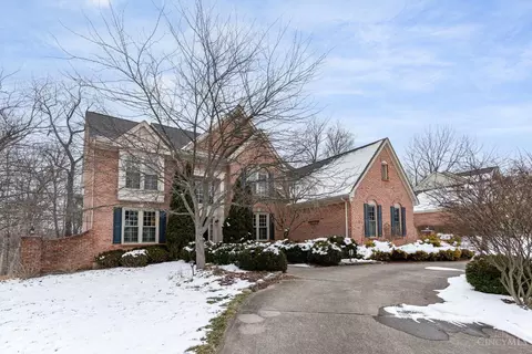889 Miamiridge Dr, Loveland, OH 45140