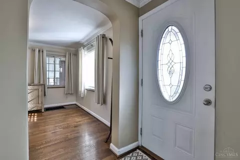 Entry Way - 3302 Glenhurst Pl, Cincinnati, OH 45209 photo 2 of 3